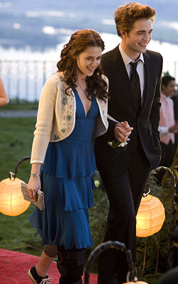 Twilight-Bella-prom-Edward_l.jpg